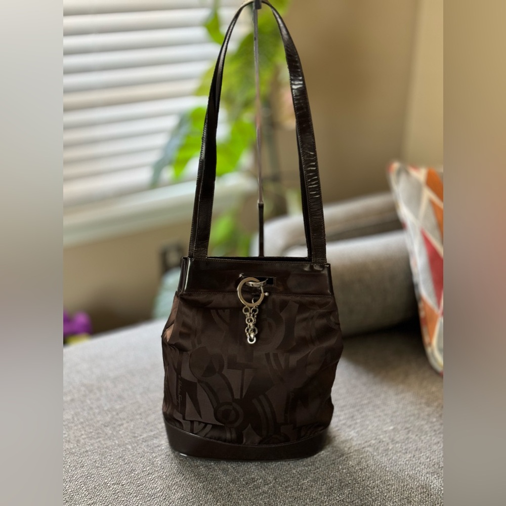 GOOD USED CONDITION BROWN RETIRED/RARE PRINT FERRAGAMO SALVATORE BAG.